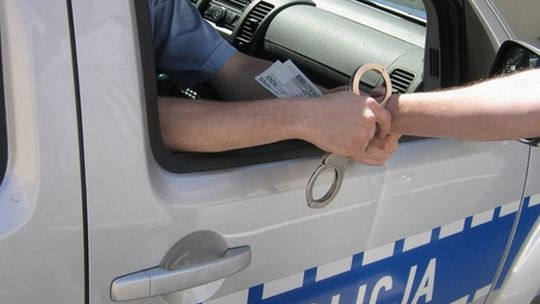 Kierowca do policjantów: Macie na flaszkę