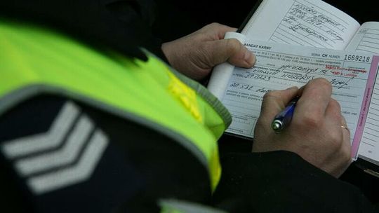 Kierowca Lexusa z mandatem na 5 tys. zł. W jakich przypadkach kierowcy zapłacą tak dużo?