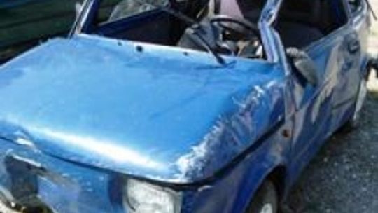 Kierowca miał 3,2 promila, wpadł \"maluchem\" w ogrodzenie