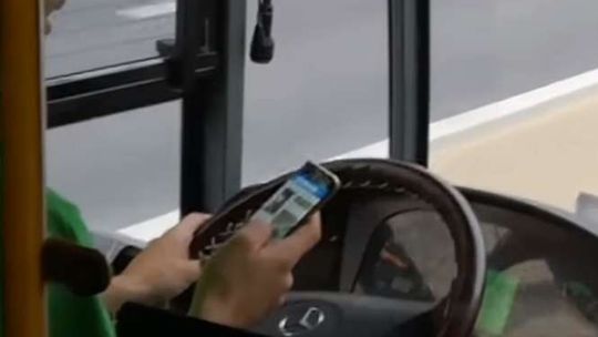 Kierowca MPK Lublin ukarany za korzystanie ze smartfona w czasie jazdy