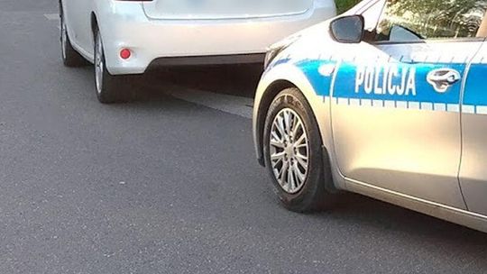 Kierowca opla jechał bardzo dziwnie. Błyskawiczna reakcja, policjant zajechał mu drogę
