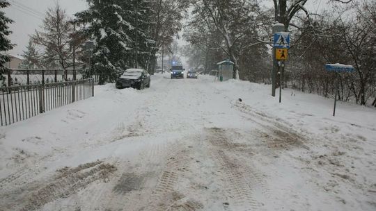 Kierowca potrącił 14-latkę na pasach i uciekł 