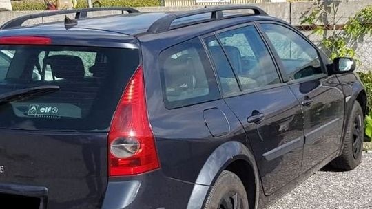 Kierowca renault miał 3 promile alkoholu. Wiózł 5-letnią córkę