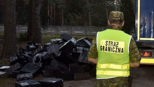 Kierowca rozpłynął się w powietrzu. W porzuconej ciężarowce była kontrabanda za milion złotych