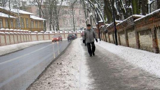Kierowca staranował zabytkowy mur. Na odbudowę nie ma pieniędzy, będzie rozbiórka?