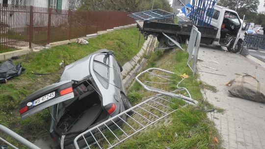 Kierowca wymusił pierwszeństwo, nie żyje (zdjęcia)