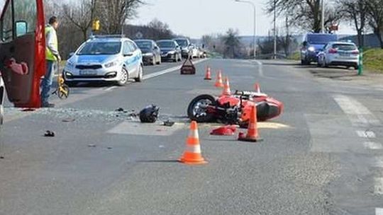 Kierowca wymusił pierwszeństwo, ranny motocyklista