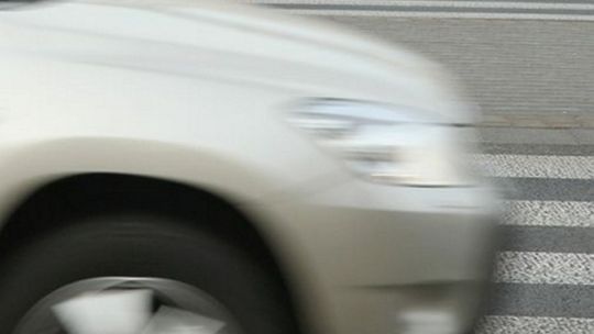 Kierowca wysiadł z auta i pobił przechodnia