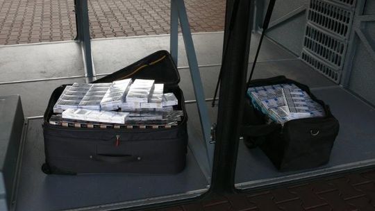 Kierowcy autobusów wieźli nielegalne papierosy