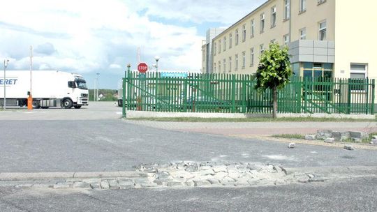 Kierowcy ciężarówek skarżą się na organizację ruchu przy odprawie celnej