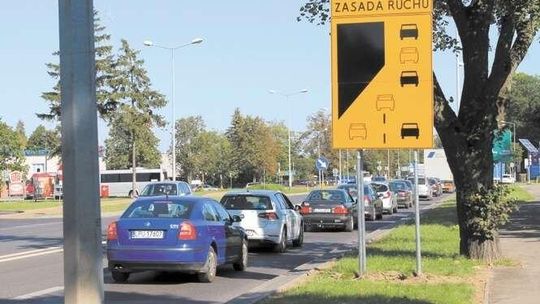 Kierowcy uczą się jazdy na suwak. Będą efekty?