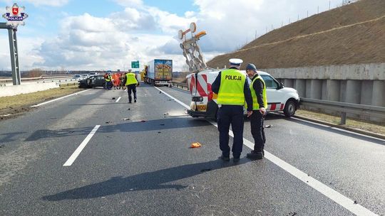 Kierująca skodą staranowała pracownika drogowego. Obwodnica Lublina zablokowana 