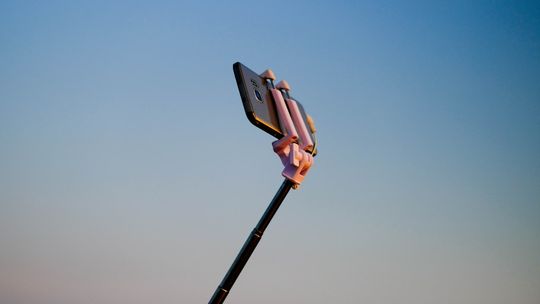 Kijek do selfie - praktyczne akcesorium do zdjęć i nagrań