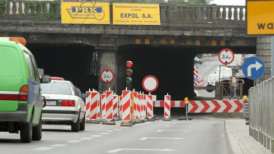 Kilkadziesiąt mandatów za przejazd pod wiaduktem na Kunickiego