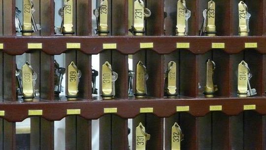 Kilkanaście dni balowali w dwóch hotelach. Rachunku nie zapłacili