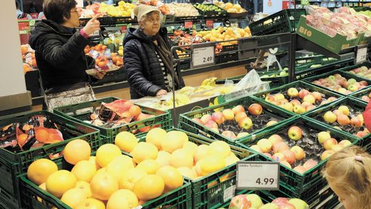 Kilogram jabłek kosztuje 2 zł. Sprawdzili ile z tego trafia do rolnika, kwota może szokować