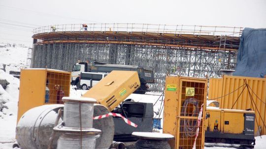 Kilometrowa estakada wychodzi z ziemi. Trwa budowa S17 (zdjęcia)