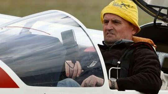 Kim jest kapitan Tadeusz Wrona. Rozmowa o pilocie Boeinga 767