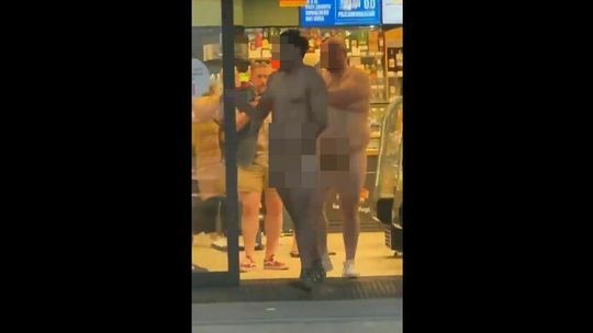 Kim są golasy ze stacji Orlen? Koncern zabiera głos. Wideo