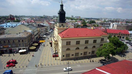 Kim są i dlaczego przyjeżdżają? Miasto prześwietliło turystów