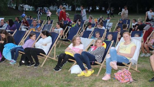 Kino plenerowe w pałacu 