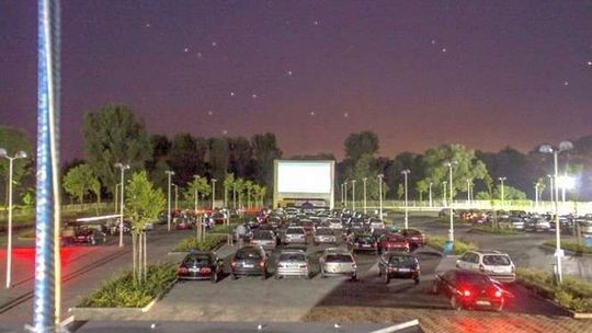 Kino samochodowe w Puławach. Program seansów