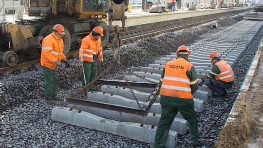 Kładą nowe tory na dworcu Lublin Główny [zdjęcia]