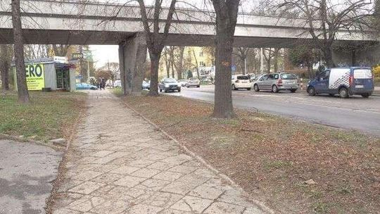 Kładka nad ul. Sowińskiego: Cztery firmy chętne do remontu