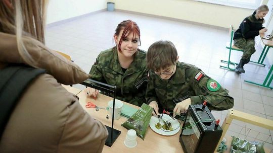 Klasy mundurowe będą hitem rekrutacji do szkół? Uczniom podoba się ta dyscyplina