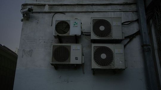 Klimatyzacja przemysłowa – nowoczesne rozwiązania dla dużych przestrzeni