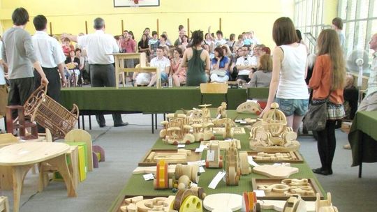 Klocki i pacynki na aukcji w Nałęczowie