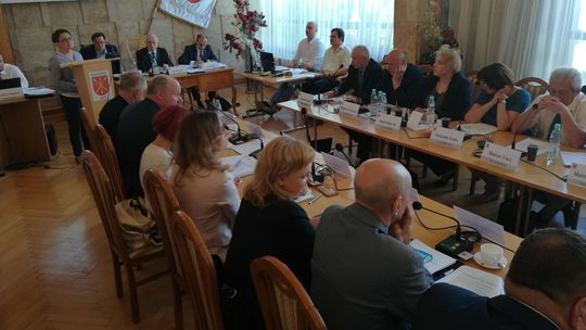 Kłótnia o sprzedaż alkoholu przy kościołach. "To jest igranie z Bogiem"