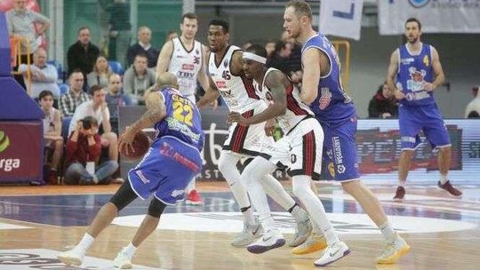 Kłótnie już nic nie dadzą. TBV Start zagra z AZS Koszalin