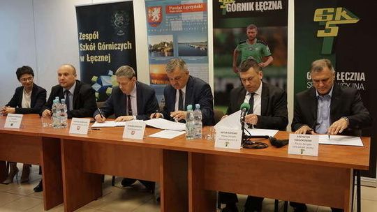 Klub podpisał umowę ze starostą. Będą szkolenia piłkarskie oraz treningi innych sportów