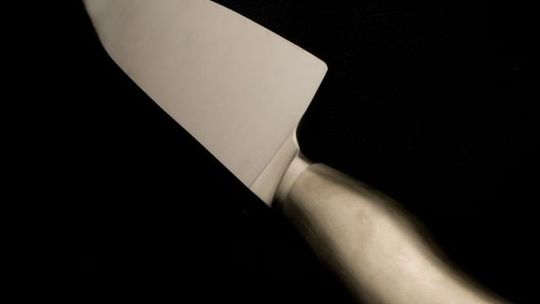 Kobieta dźgnęła nożem swojego znajomego