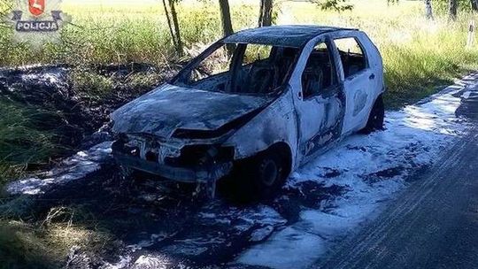 Kobieta jechała z małym dzieckiem. Nagle samochód stanął w ogniu