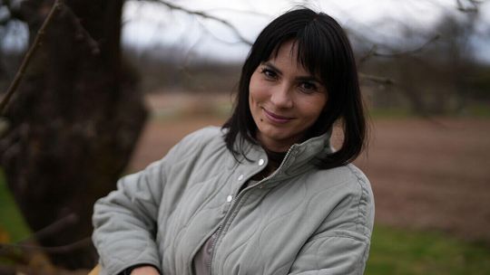 Kobieta pracująca, która żadnej pracy się nie boi. Karolina z Jastkowa w programie "Rolniczki"