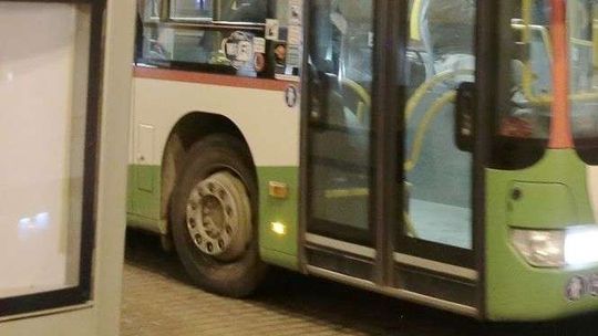 Kobieta przejechana przez autobus zmarła po kilku tygodniach. Jest opinia biegłych