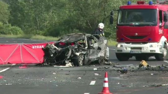 Kobieta spłonęła w samochodzie. Zderzenie z ciężarówką