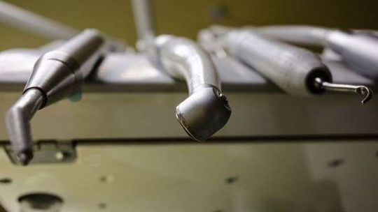 Kobieta uciekła z fotela dentystycznego i wezwała policję. Lekarka miała 2,8 promila