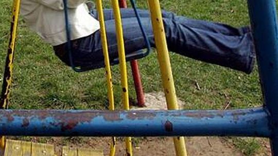 Kobieta utknęła na huśtawce. Uwolnili ją strażacy