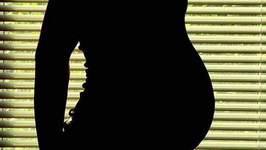 Kobieta w 9 miesiącu ciąży kradła w markecie