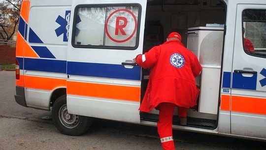 Kobieta wypadła z okna na I piętrze. Nie żyje