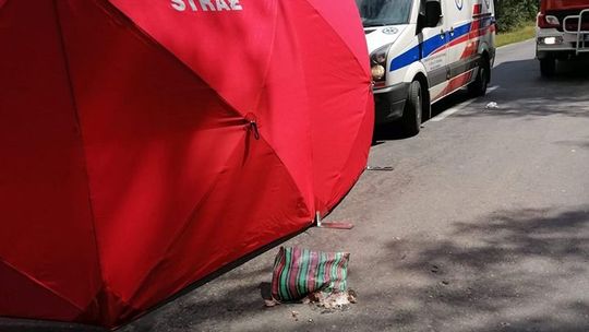 Kobieta zginęła na rowerze, zderzyła się z ciężarówką
