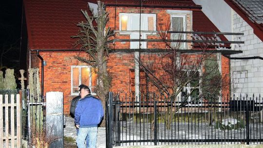 Kobieta zginęła od ciosu nożem. Policjanci zatrzymali jej męża (zdjęcia)