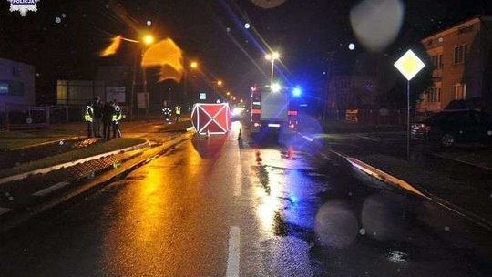 Kobieta zmarła po potrąceniu na ulicy. Kierowca zniknął