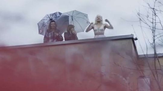 Kobiety Mafii. Nowy zwiastun pełen seksu i przemocy [+18] 