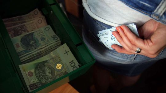 Kobiety zachowywały się bardzo głośno. Z mieszkania zniknęło kilkadziesiąt tysięcy