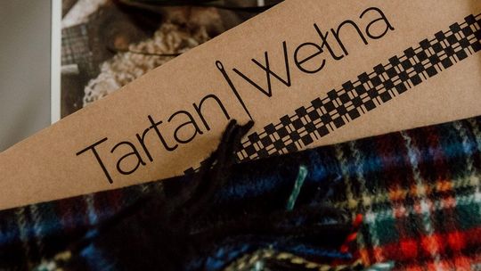 Koce wełniane — postaw na naturalne tkaniny, wybierając prezent dla bliskich