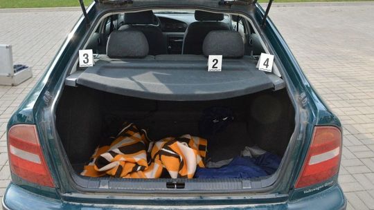 Kochał za bardzo. 28-latek schował swoją eks do bagażnika i wywiózł 